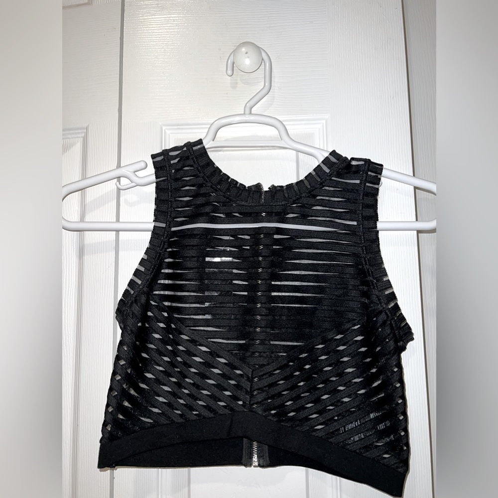 Black Sleeveless Bebe Cropped Top 🖤